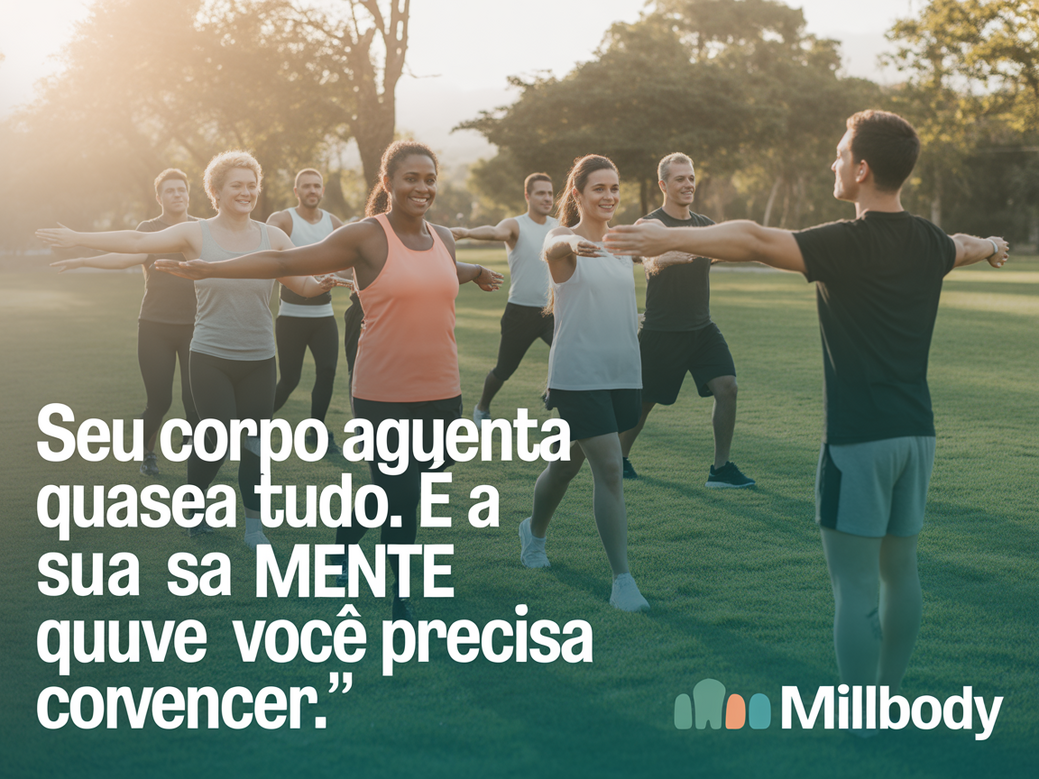Grupo de atletas praticando treino funcional com uma sobreposição de texto: Frases Motivacionais de CrossFit.