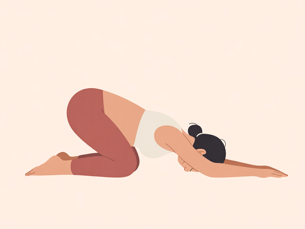 Gestante em uma variação da Postura da Criança, uma pose de relaxamento da yoga pré-natal.